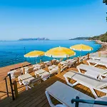Otel Sardunya Arka Bına