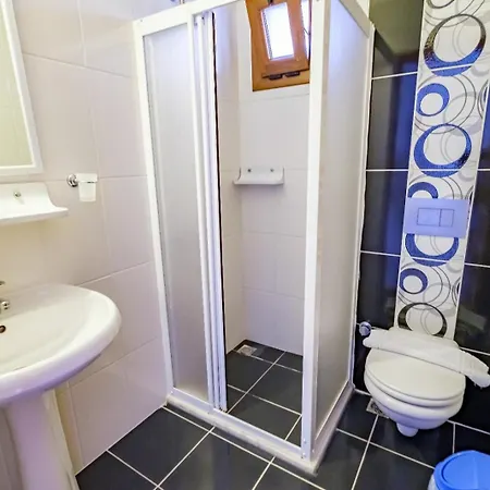 Sardunya Arka Bina מלון