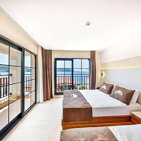 Hotel Sardunya Arka Bina